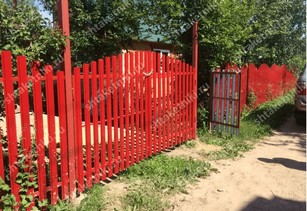 Забор евроштакетник горокой в Донецке цвет рубин